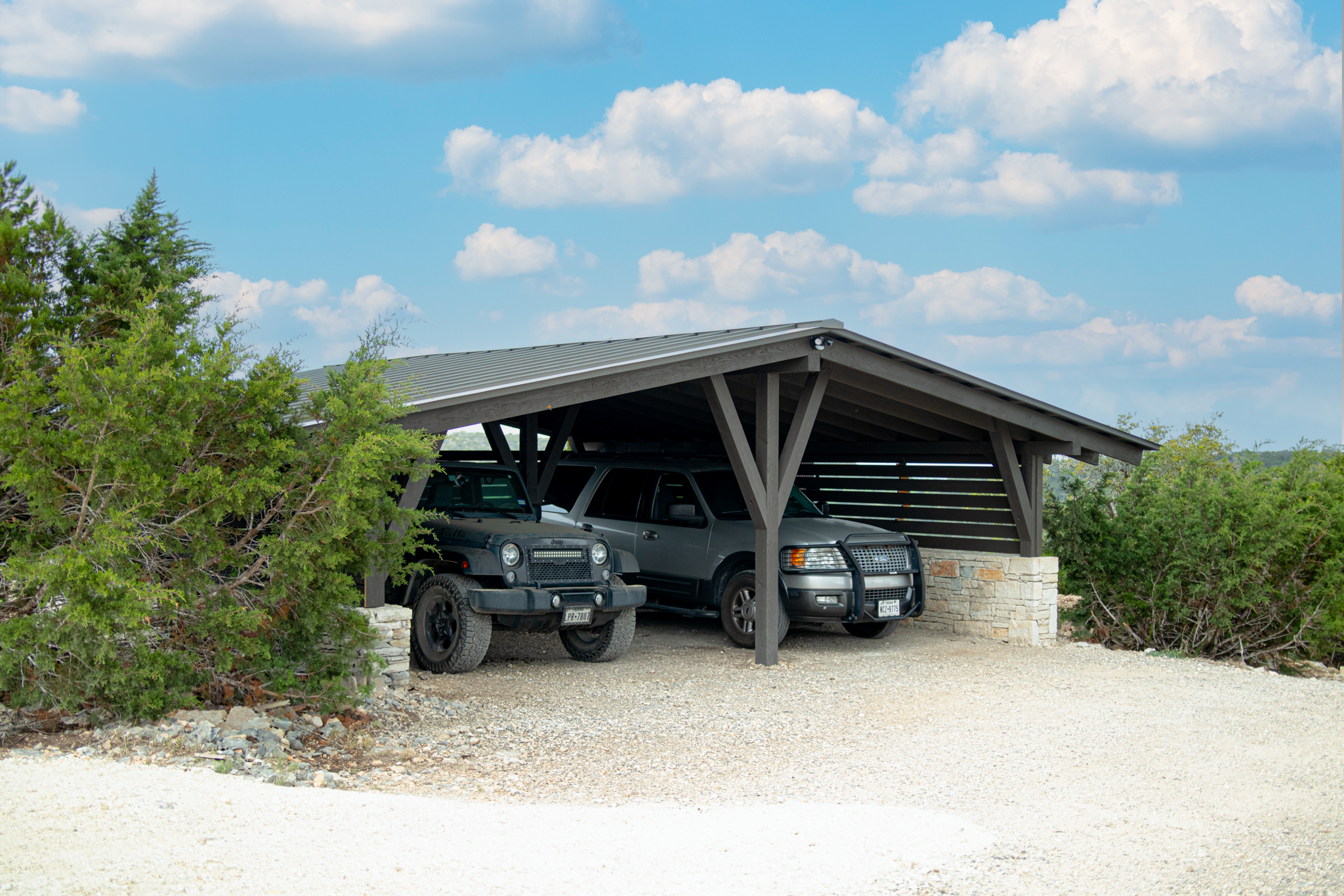 Dogtrot Cabin covered breezeway and cabin structure